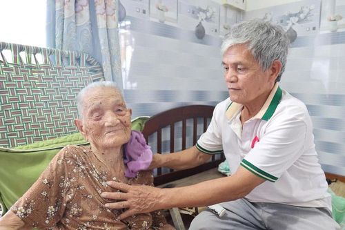 Mái nhà có hai thế hệ Mẹ Việt Nam Anh hùng