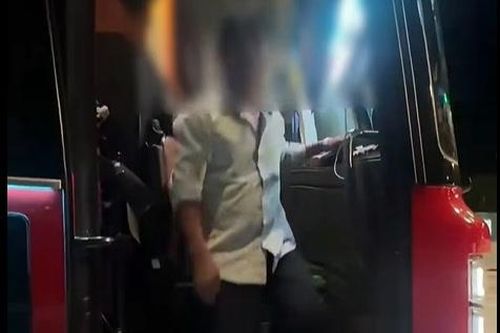 Liên tiếp phát hiện xe khách chở 'lố' người