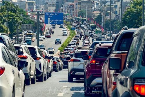 Ùn tắc nghiêm trọng từ Vành đai 2 qua cầu Vĩnh Tuy trong ngày đầu đi làm sau kỳ nghỉ lễ