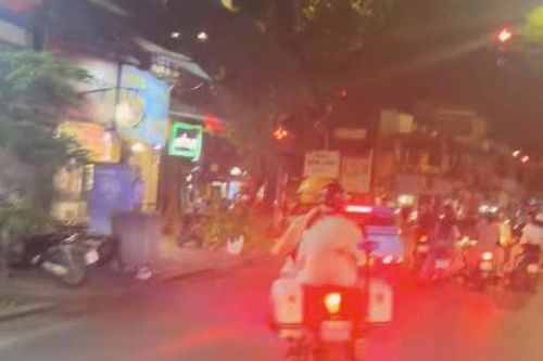Cảnh sát giao thông bất ngờ nhận được 'mưa lời khen' trên mạng xã hội