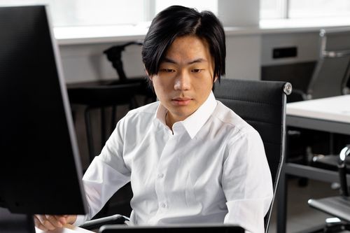 Cách ngừa đau mỏi vai lưng cực dễ bằng ghế văn phòng