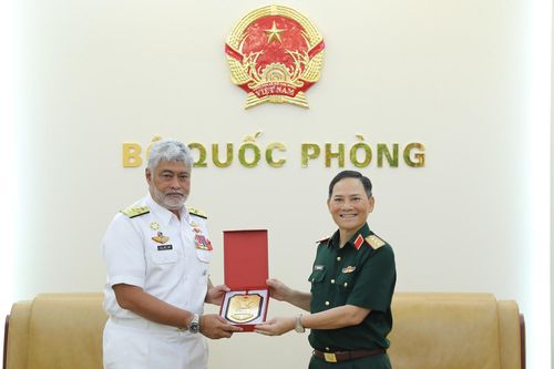 Thượng tướng Phạm Trường Sơn tiếp Tư lệnh Hải quân Malaysia