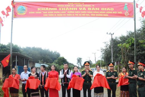 Đoàn Kinh tế - Quốc phòng 78 (Binh đoàn 15): Bàn giao 8 'Nhà đồng đội' và 4km đường điện chiếu sáng