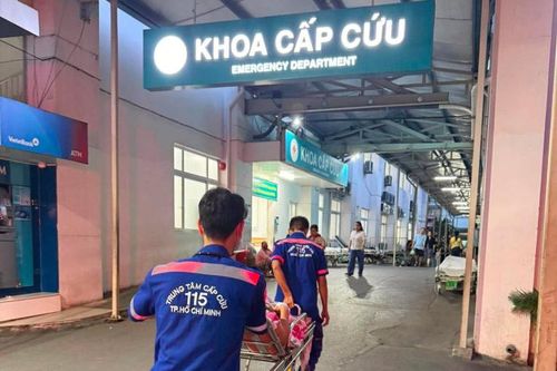 Bác sĩ nhìn nhau hỏi 'có buông không?' trước chàng trai 27 tuổi đột quỵ