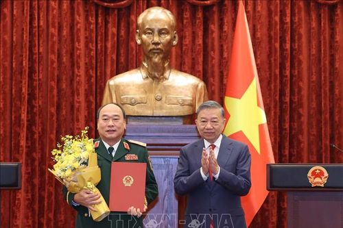 Tổng Bí thư, Chủ tịch nước Tô Lâm trao Quyết định thăng quân hàm Thượng tướng cho đồng chí Lê Quang Đạo