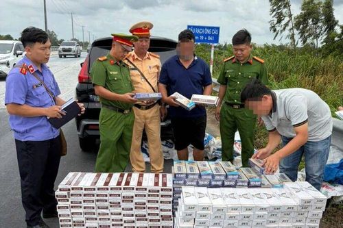 Phát hiện ô tô chở 3.370 bao thuốc lá ngoại tại An Giang