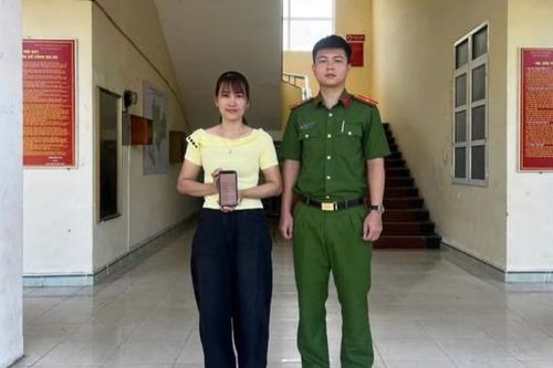 Công an xã Xuân Vân hỗ trợ công dân nhận lại 10 triệu đồng chuyển khoản nhầm