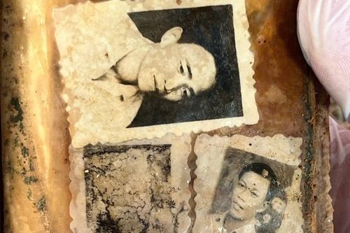 Album ảnh trong mộ liệt sỹ chưa xác định danh tính ở Đà Nẵng
