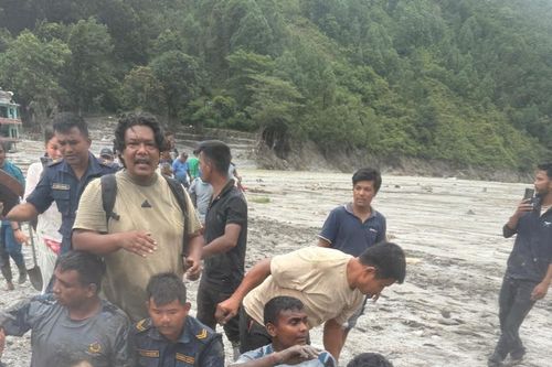 Người phụ nữ 60 tuổi sống sót kỳ diệu sau trận lũ tại Nepal