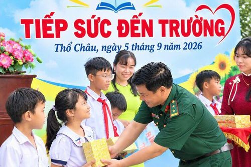 Những món quà giữ học sinh khó khăn ở lại trường
