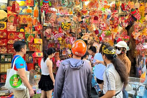 Rực rỡ sắc màu trăng Rằm trên phố Hàng Mã