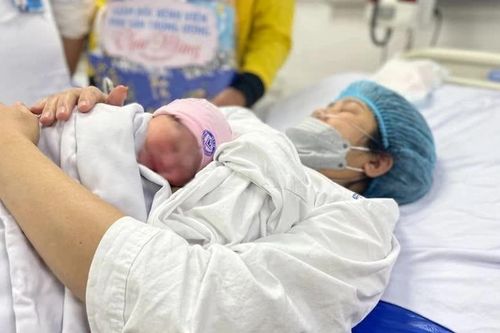 Giáo viên sinh con thứ hai, sinh đôi được nghỉ thai sản 8 tháng