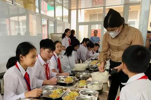 Học sinh nhiều trường bị chậm bữa ăn bán trú, Hà Nội yêu cầu chấn chỉnh, rà soát