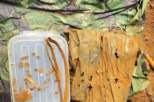 Từ thông tin người dân cung cấp, phát hiện hài cốt cùng Huy hiệu Dũng sĩ diệt Mỹ