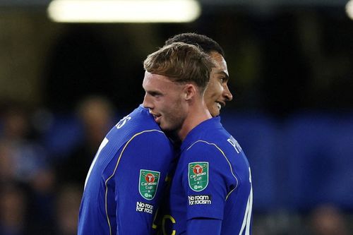 Chelsea thắng điên rồ sau màn tự làm khó mình