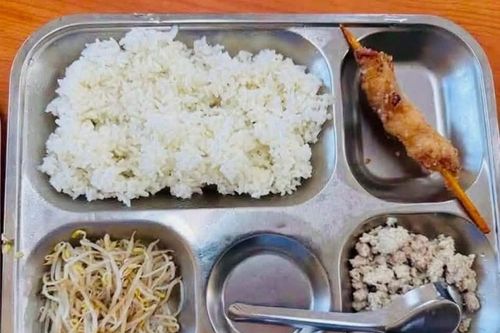 Dồn dập phản ứng về suất ăn bán trú, Hà Nội yêu cầu rà soát toàn bộ