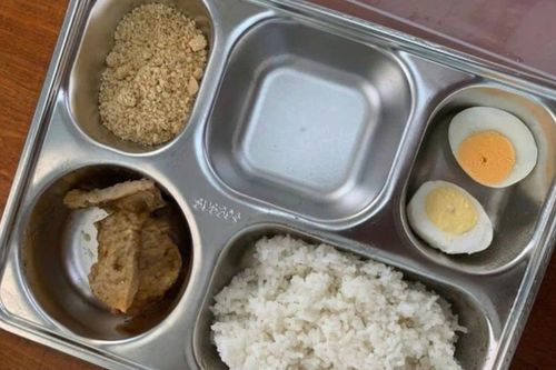 Suất ăn bán trú lèo tèo, gần 13h mới được ăn trưa: Trách nhiệm thuộc về ai?
