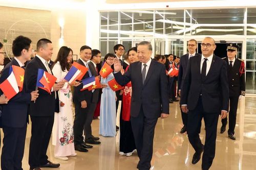 Tổng Bí thư, Chủ tịch nước Tô Lâm đến Paris, bắt đầu thăm chính thức Pháp