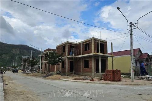 Niềm vui an cư vùng sạt lở núi Cấm