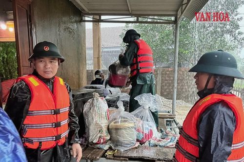 Bám bản giữa mưa lũ miền biên viễn