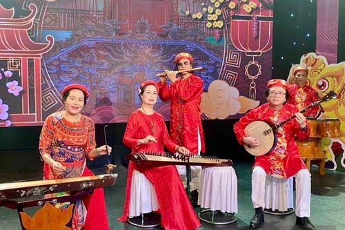 Qua từng cung đàn...