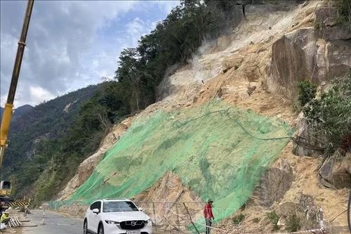 Khẩn trương khắc phục sạt lở Quốc lộ 27C trước mùa mưa bão