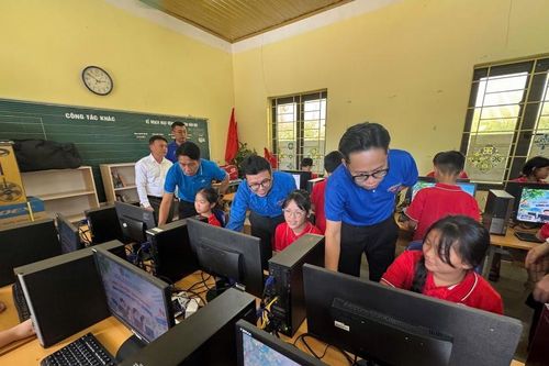 Tuổi trẻ ngành Ngân hàng đồng hành cùng học sinh vùng khó