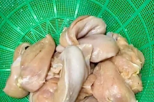 Hà Nội yêu cầu xác minh phản ánh 'tôm ươn, thực phẩm có mùi' đưa đến trường học