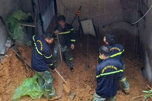 Sạt lở đất vùi lấp 3 người tại Đà Bắc