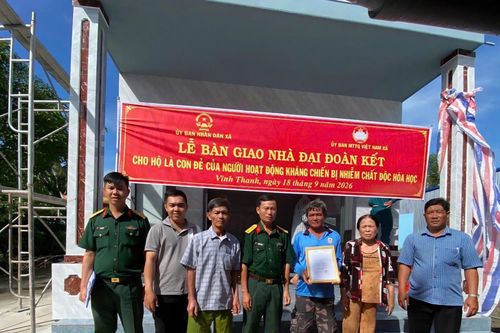 Cà Mau bàn giao nhà Đại đoàn kết