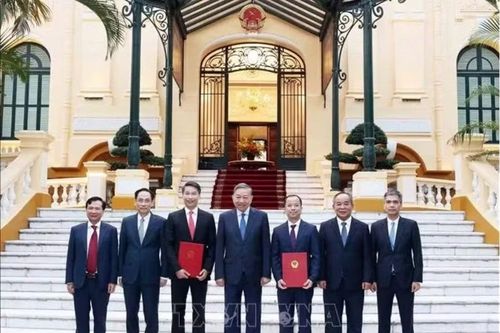 Tổng Bí thư, Chủ tịch nước trao Quyết định bổ nhiệm 2 Đại sứ Việt Nam tại nước ngoài
