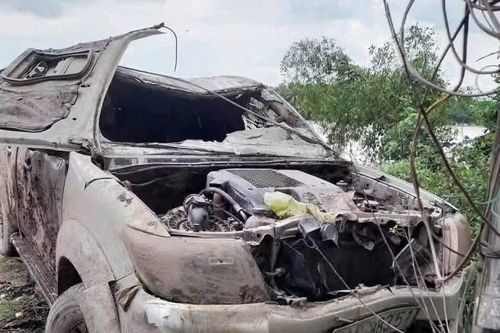 Lai lịch xe bán tải dưới kênh, bên trong có xương người