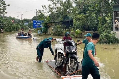 Điều tiết hạ mực nước để vận hành an toàn các hồ đập