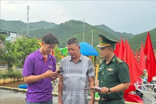 Trang bị 'lá chắn số' thiết thực cho đồng bào vùng biên