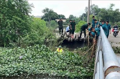Khẩn trương khơi thông dòng chảy, tiêu thoát nước sau mưa lũ