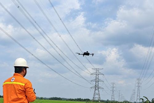 Truyền tải điện Vĩnh Long chủ động phòng ngừa và sẵn sàng ứng phó với thời tiết bất thường