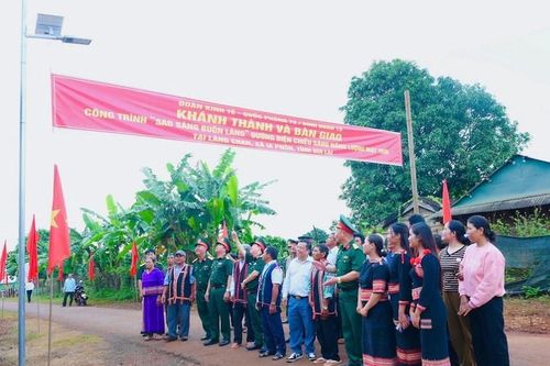 Đưa ánh sáng về với làng Chan nơi biên giới