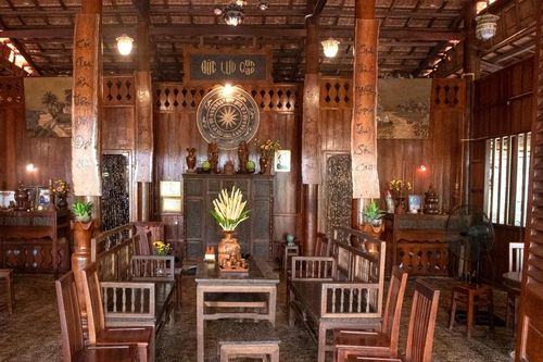 Ngôi nhà trên cù lao được làm từ 4.000 cây dừa