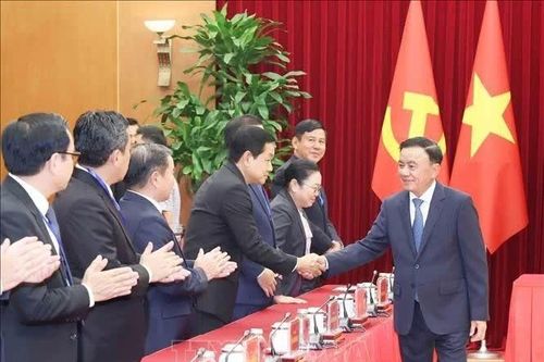 Việt Nam sẽ làm hết sức mình cùng Lào vun đắp mối quan hệ thủy chung, gắn bó