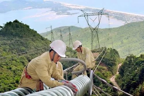 Nguy cơ mất an toàn từ vi phạm hành lang lưới điện truyền tải