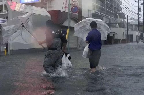 Bão Dujuan gây thương vong, hàng triệu người được khuyến cáo sơ tán tại Nhật Bản