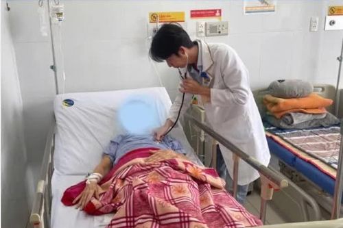 Đi tiêu phân đen, cụ bà 71 tuổi sốc mất máu vì xuất huyết tiêu hóa