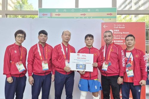 Đinh Văn Tâm và tấm huy chương bạc quý như vàng