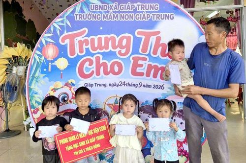 Trao tặng quà Trung thu cho học sinh xã Ngọc Đường và Giáp Trung