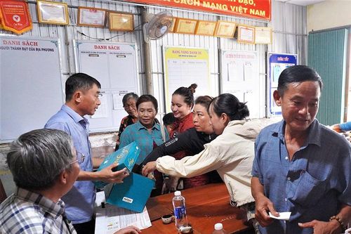 Sông Đốc công khai bốc thăm cấp nền tái định cư