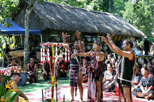 Ngân vang tiếng chiêng, nhịp xoang trong lễ cầu an của đồng bào Tây Nguyên