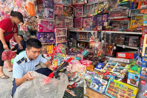 Hà Nội tăng cường kiểm soát hàng hóa dành cho trẻ em