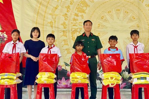 Nâng bước em đến trường nơi biên giới Đồng Nai