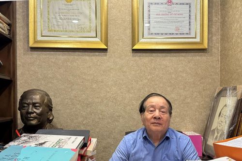 Nhà thơ Hữu Thỉnh tự hào là lính xe tăng