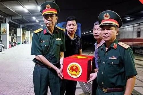 Hành trình thiêng liêng đưa các Anh hùng Liệt sĩ về với vòng tay gia đình
